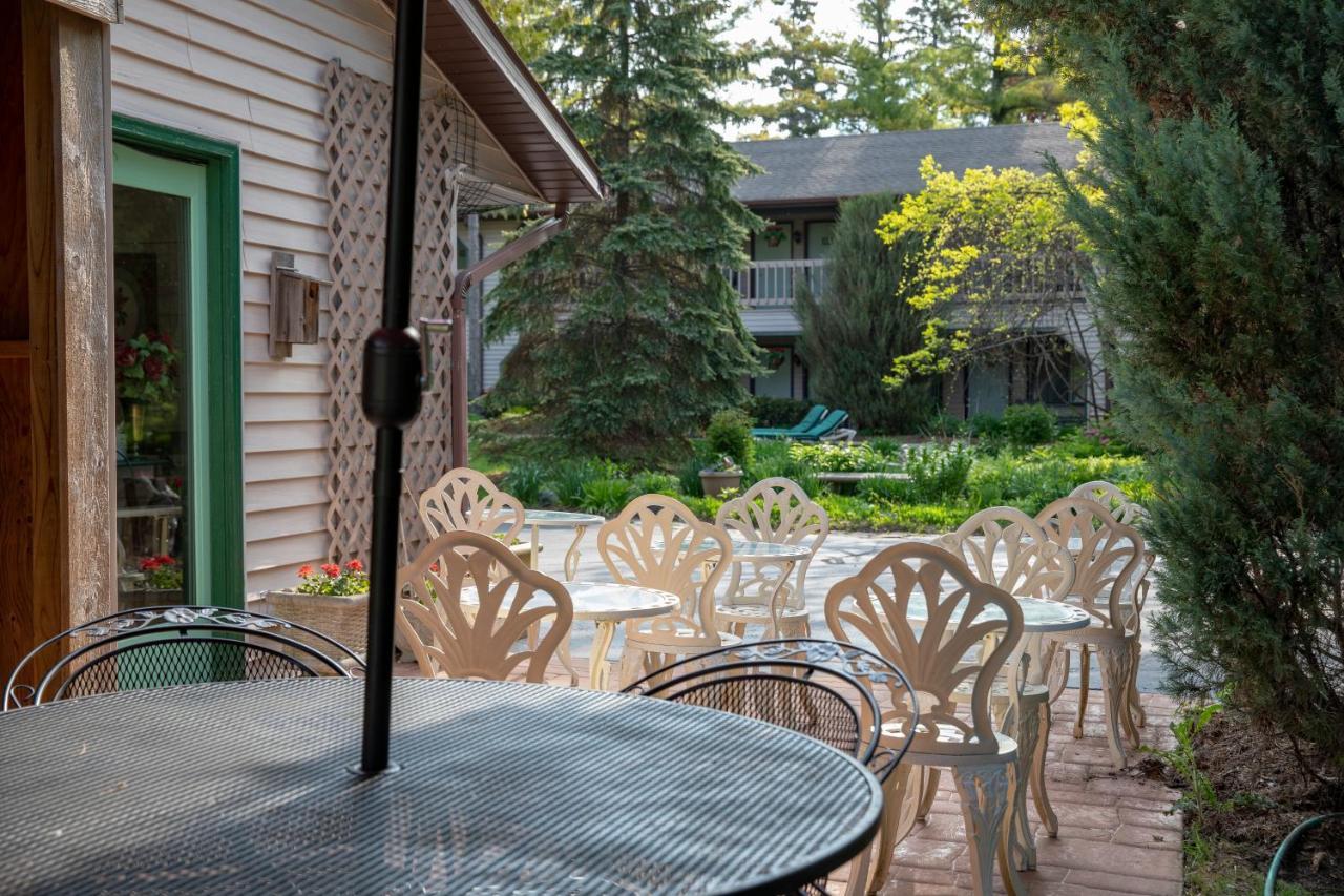 Coachlite Inn Sister Bay Bagian luar foto