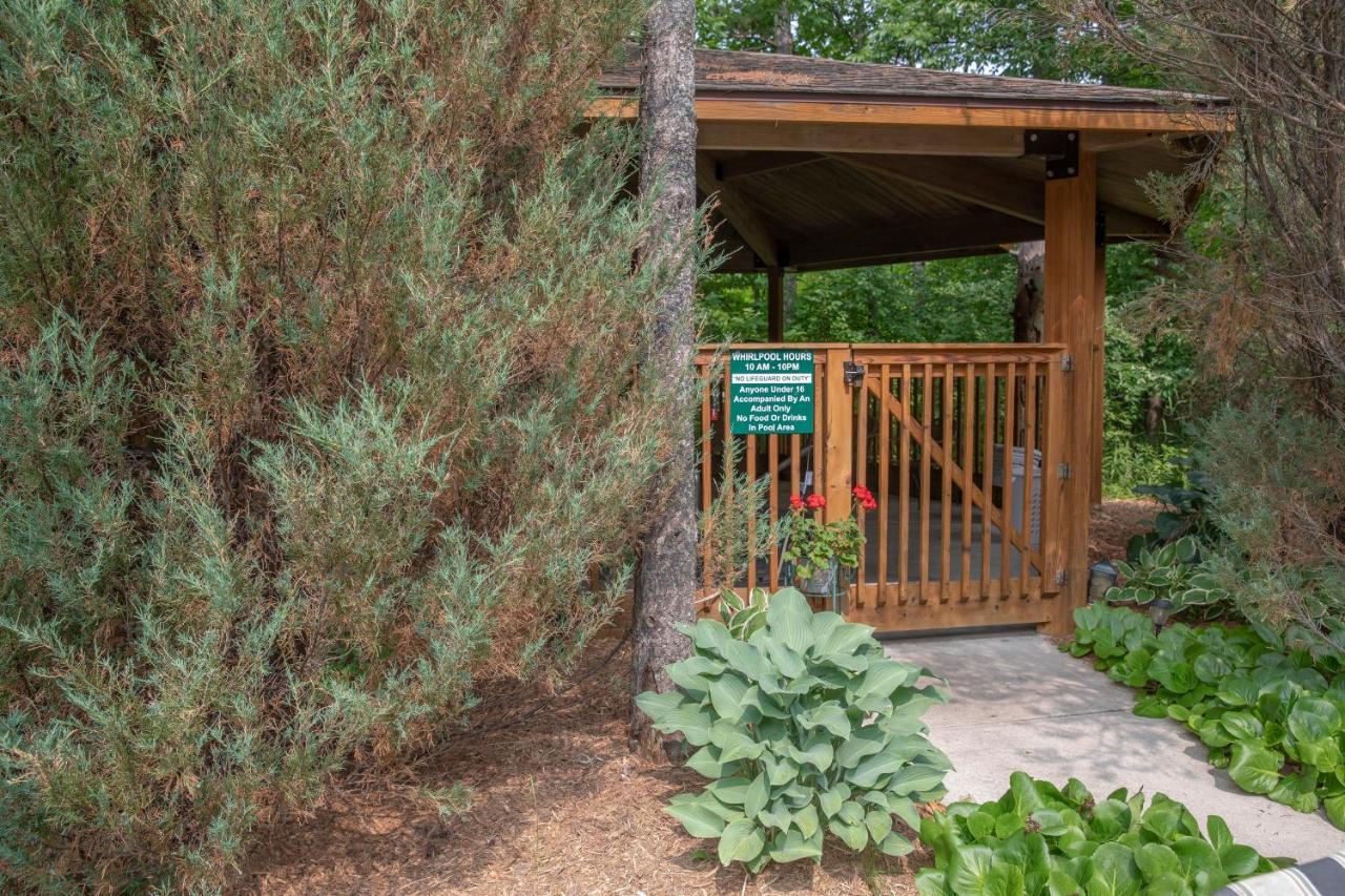 Coachlite Inn Sister Bay Bagian luar foto