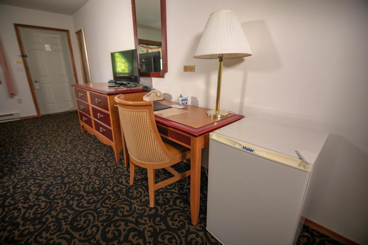 Coachlite Inn Sister Bay Bagian luar foto