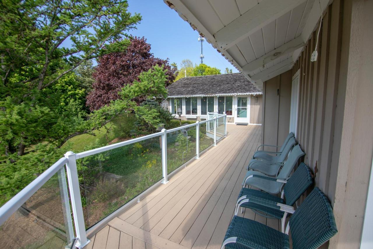 Coachlite Inn Sister Bay Bagian luar foto