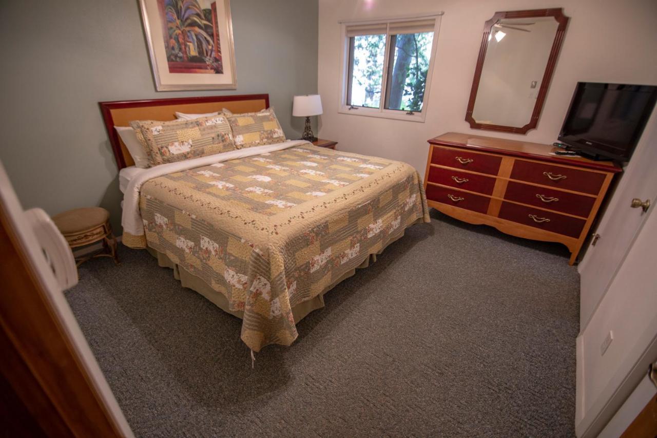 Coachlite Inn Sister Bay Bagian luar foto