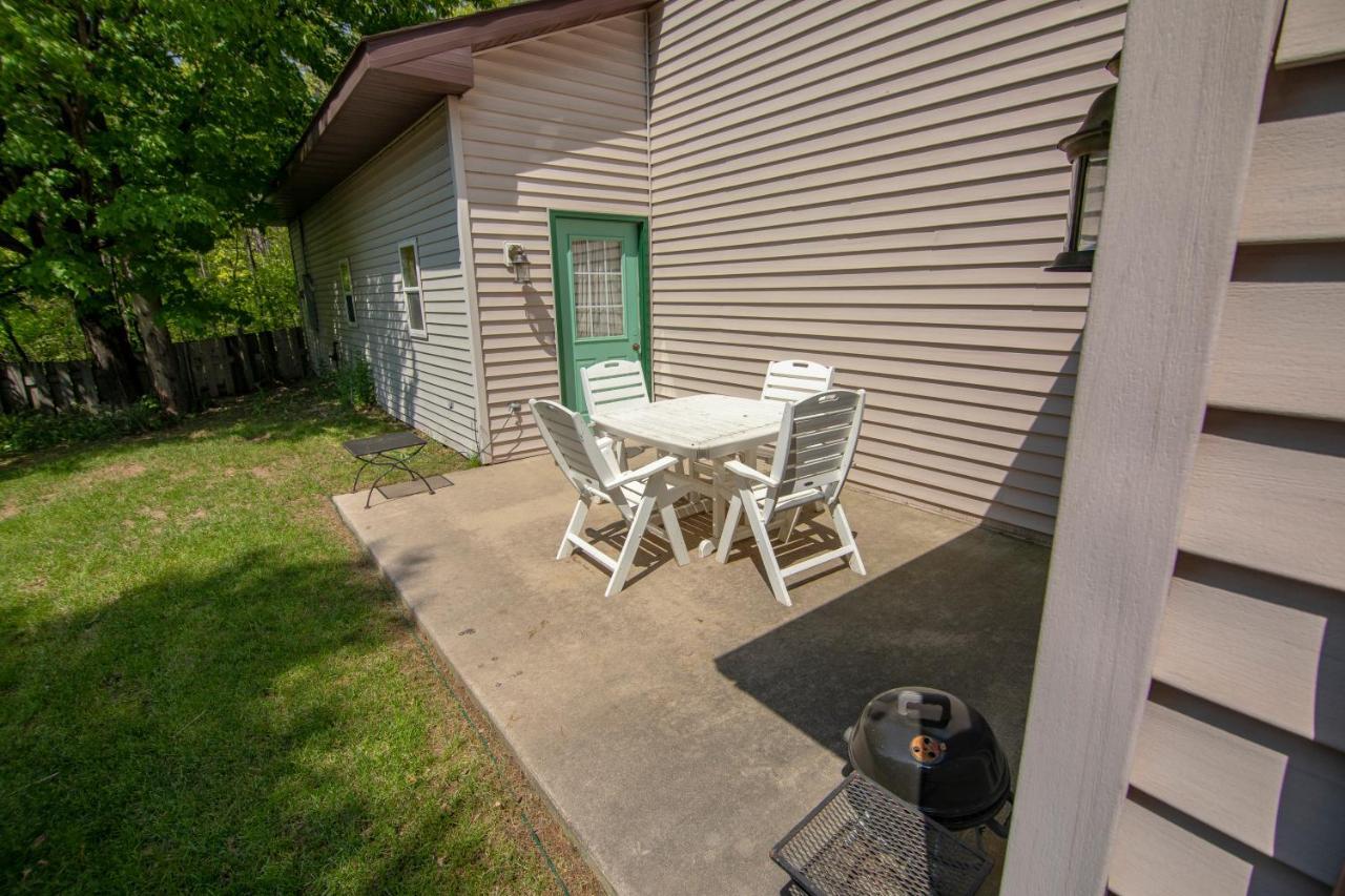 Coachlite Inn Sister Bay Bagian luar foto