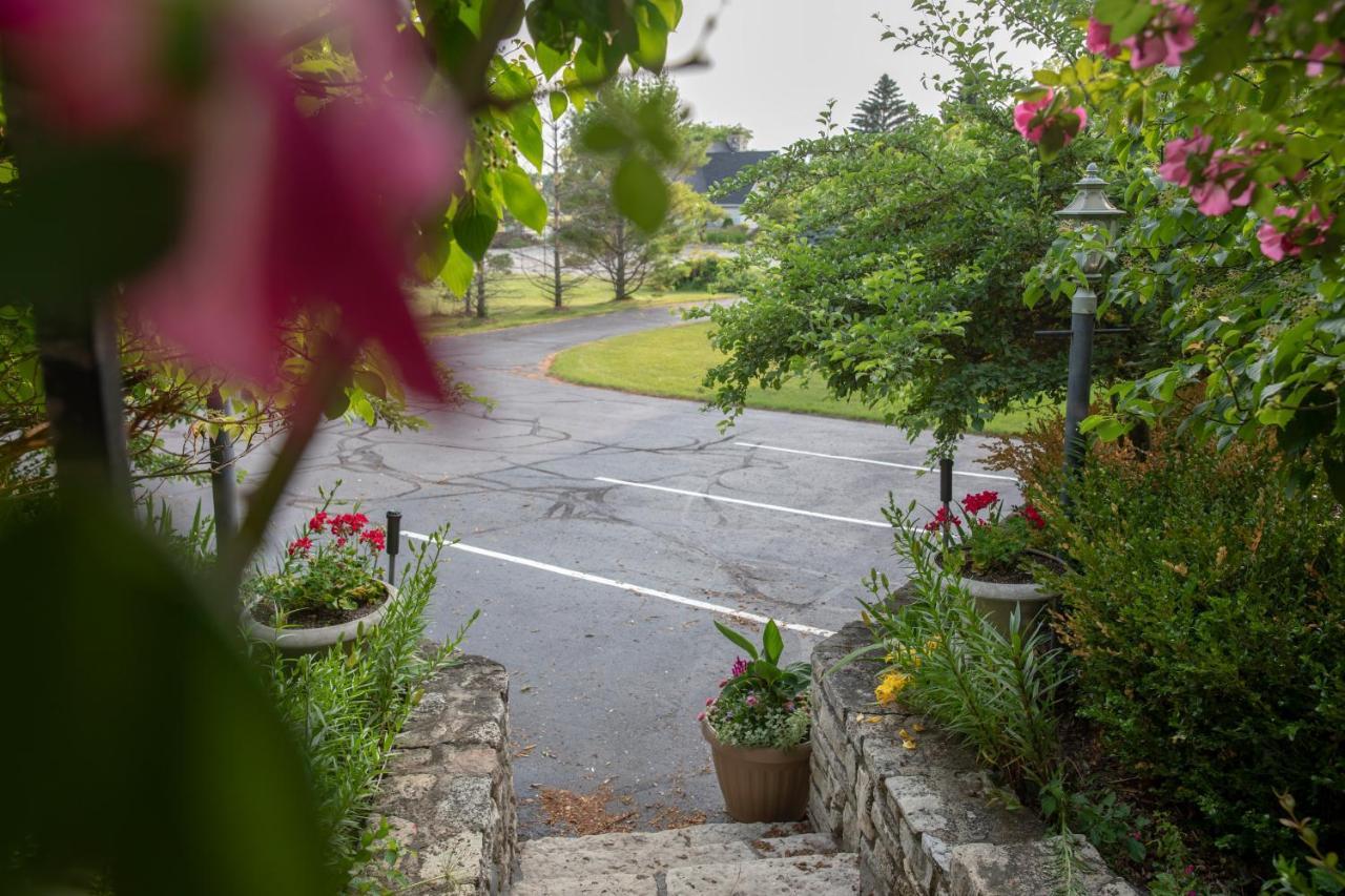 Coachlite Inn Sister Bay Bagian luar foto