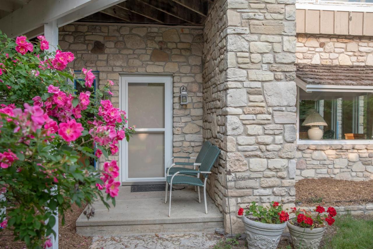 Coachlite Inn Sister Bay Bagian luar foto