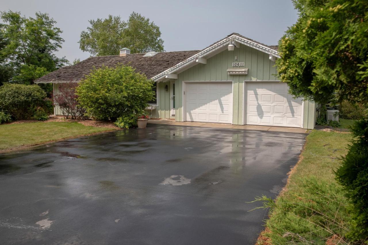 Coachlite Inn Sister Bay Bagian luar foto