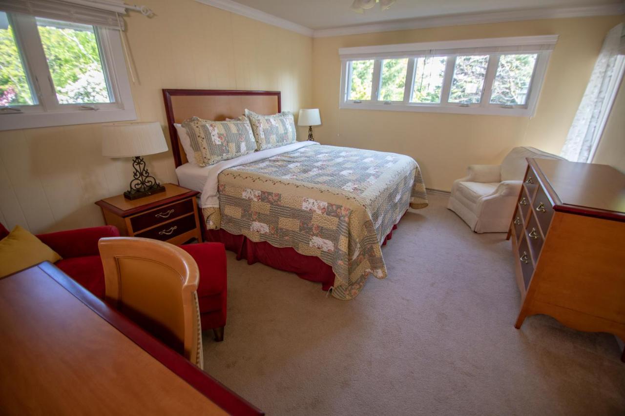 Coachlite Inn Sister Bay Bagian luar foto