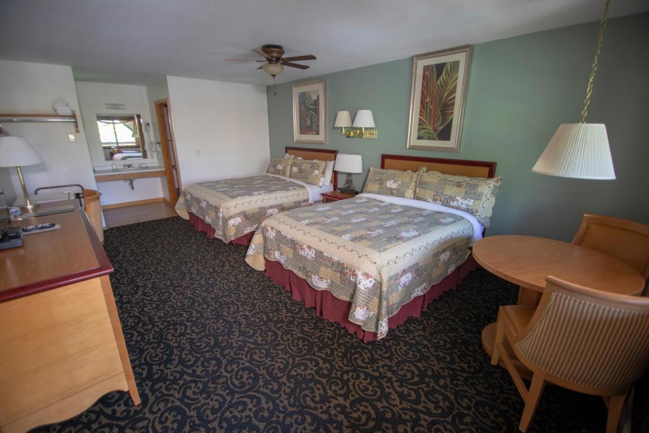 Coachlite Inn Sister Bay Bagian luar foto