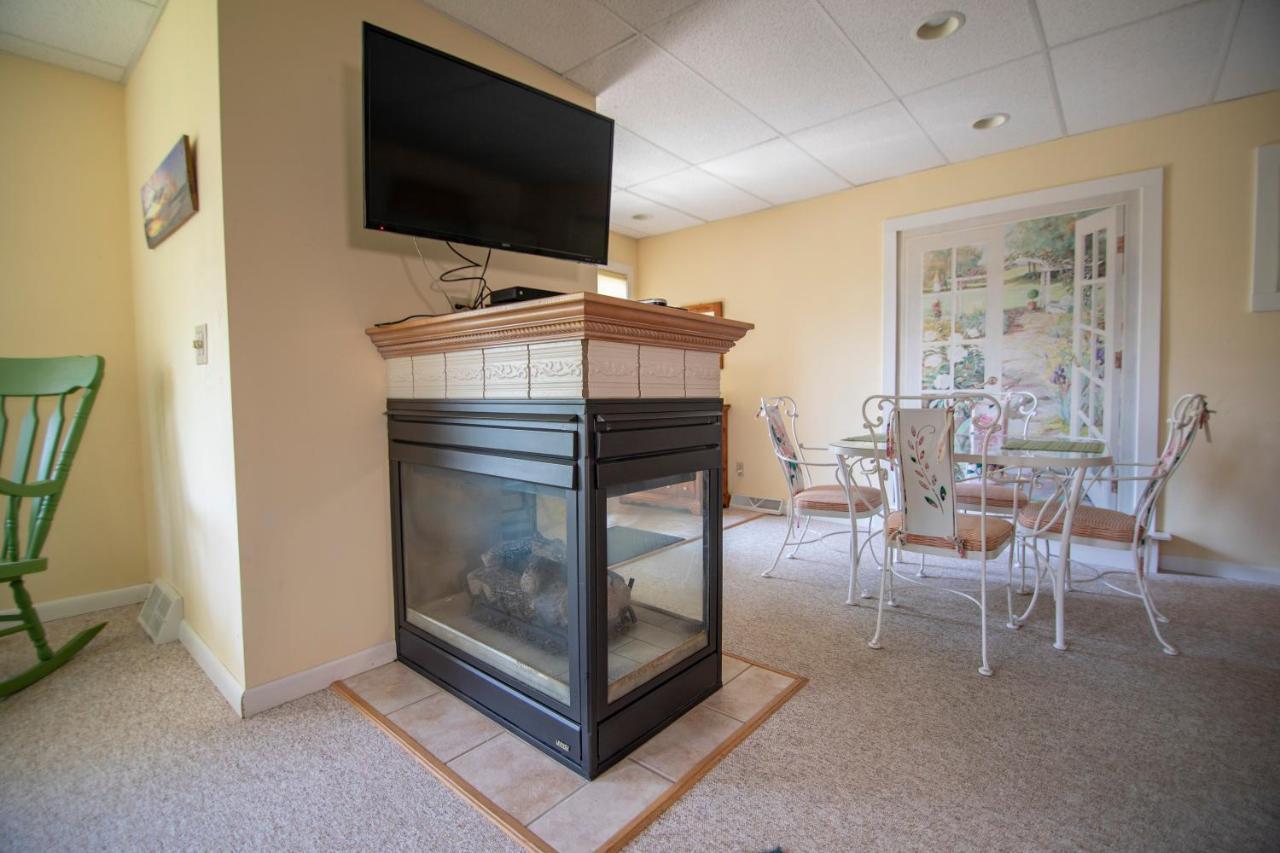 Coachlite Inn Sister Bay Bagian luar foto