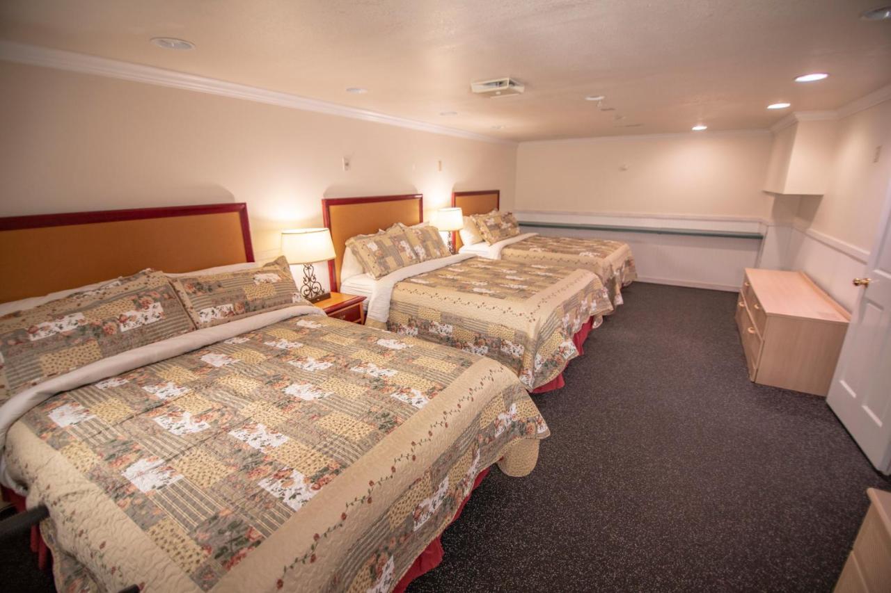 Coachlite Inn Sister Bay Bagian luar foto