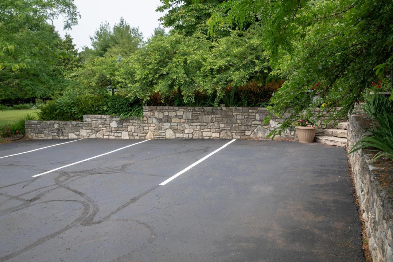 Coachlite Inn Sister Bay Bagian luar foto