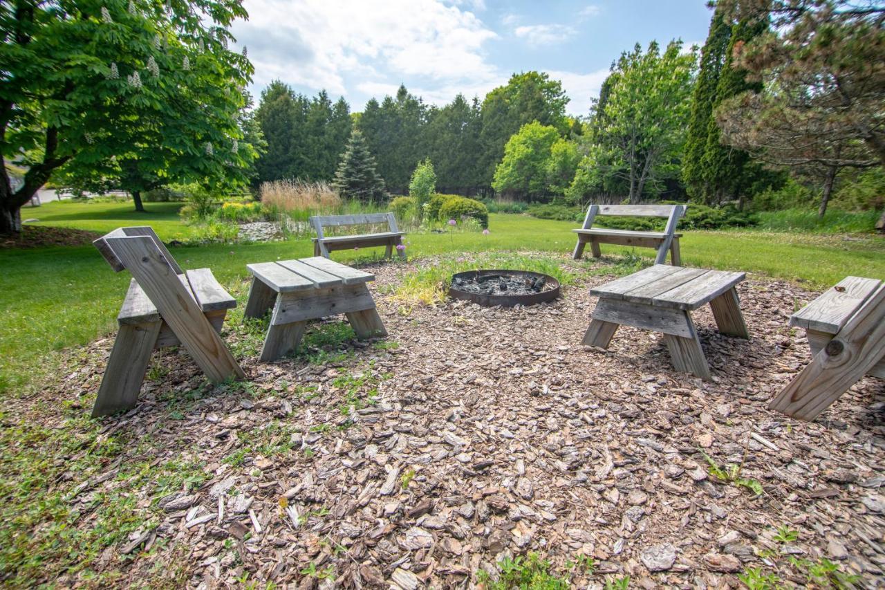 Coachlite Inn Sister Bay Bagian luar foto