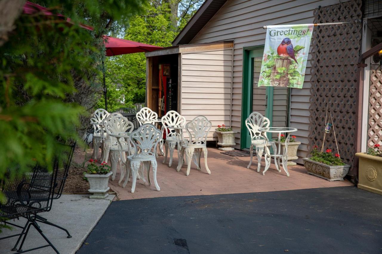 Coachlite Inn Sister Bay Bagian luar foto